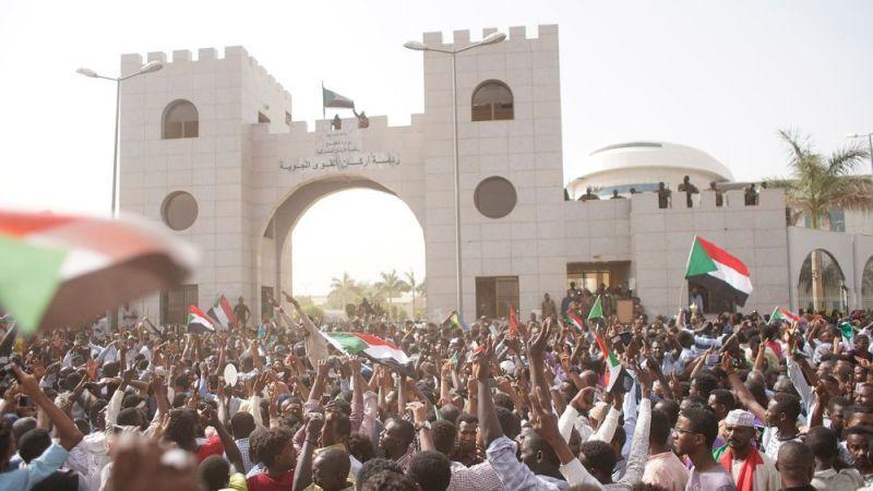 اعتراض هزاران سودانی به شورای نظامی در خارطوم