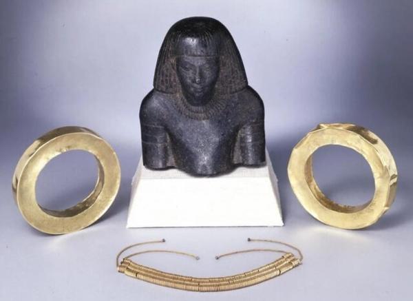 دلیل علاقه مصریان باستان به جواهرات